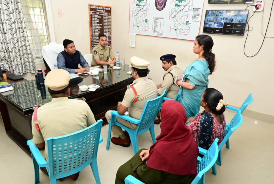 గుర్రంకొండ పోలీస్ స్టేషన్‌ను సందర్శించిన కలెక్టర్, ఎస్పీ..